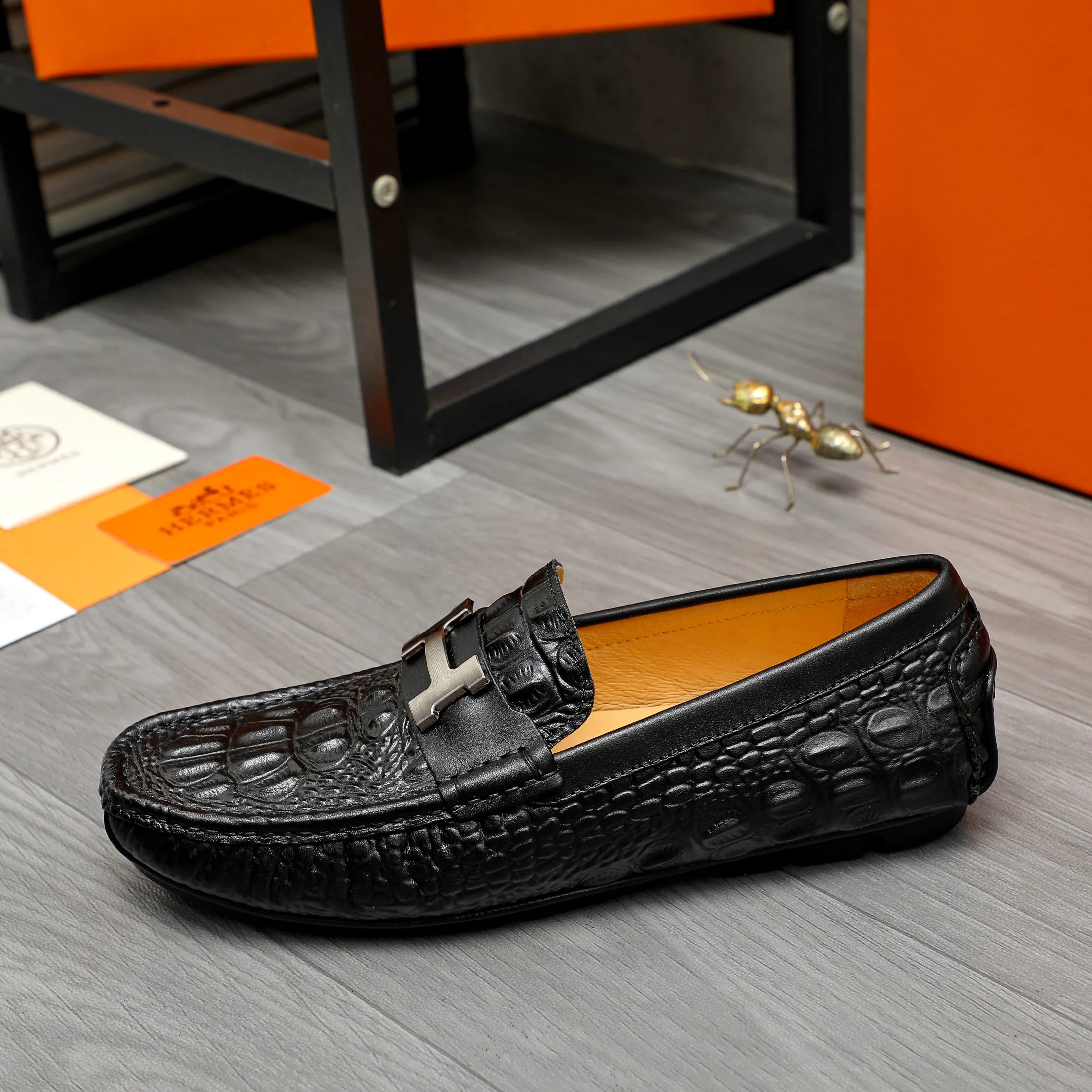 P380 Product trademark: HERMES "Hermes" casual slip-on men's shoes Regular size: 38-44 Product material: Selected crocodile pattern cowhide upper, pigskin lining, rubber outsole